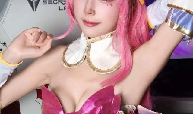 卡莎cos：我观察了一下，你QWE都没进化吧
